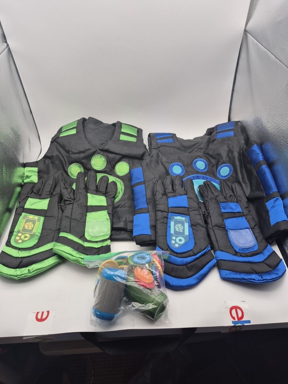 Wild Kratts Creature Power Suit Vest and Gloves Chris and Martin + Power Discs